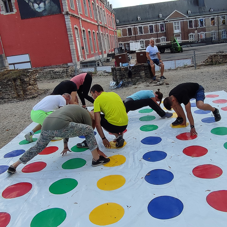 personnes participant à un teambuilding fun organisé par Lifa ASBL